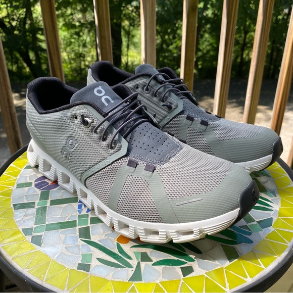 Womens On Cloud 5 Sneaker, Kelp/Shadow, Size 11 - Picture 2 of 7